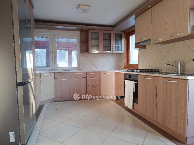 Eladó családi ház, Solymáron 159.9 M Ft, 6 szobás