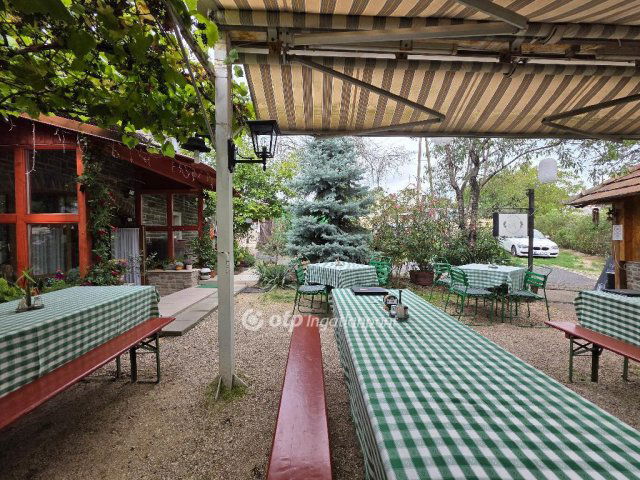 Eladó családi ház, Tihanyban 345 M Ft, 6 szobás