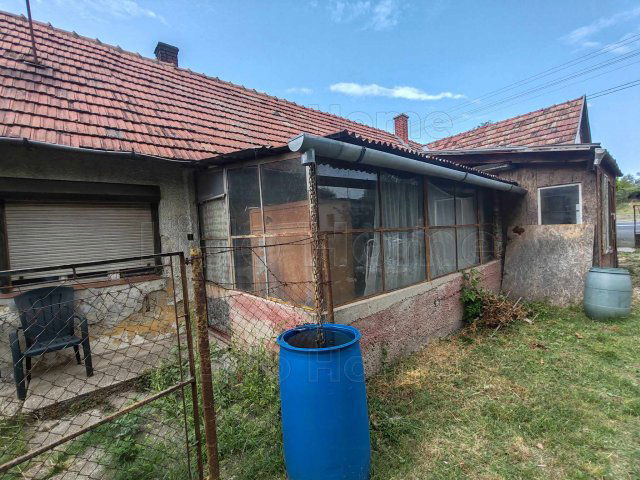 Eladó családi ház, Balatonfűzfőn 65 M Ft, 3 szobás