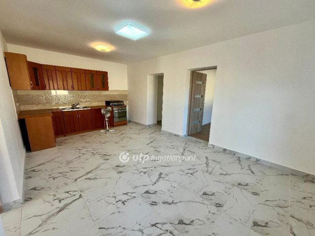 Eladó családi ház, Turán 37.99 M Ft, 2 szobás