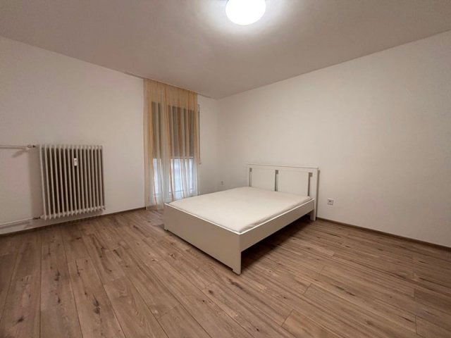 Kiadó panellakás, albérlet, Pécsett, Szőnyi Ottó utcában