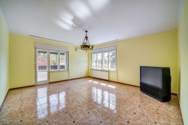 Eladó családi ház, Erdőkertesen 149.9 M Ft, 6 szobás