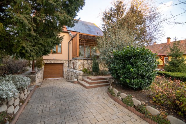 Eladó családi ház, Szentendrén 178 M Ft, 3 szobás