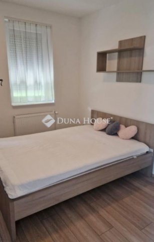 Kiadó téglalakás, albérlet, Pécsett 230 E Ft / hó, 2+1 szobás