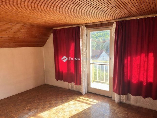 Eladó családi ház, Pécsett 72 M Ft, 3 szobás