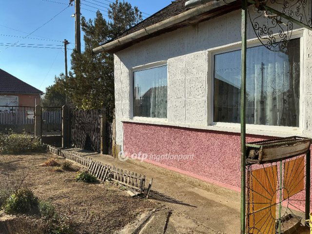 Eladó családi ház, Magyon 7 M Ft, 2 szobás