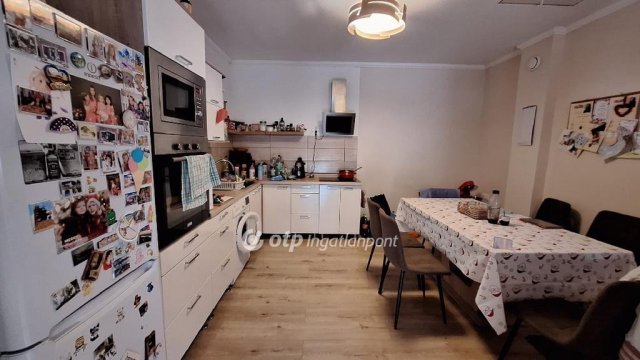 Eladó családi ház, Bősárkányon 60 M Ft, 3 szobás