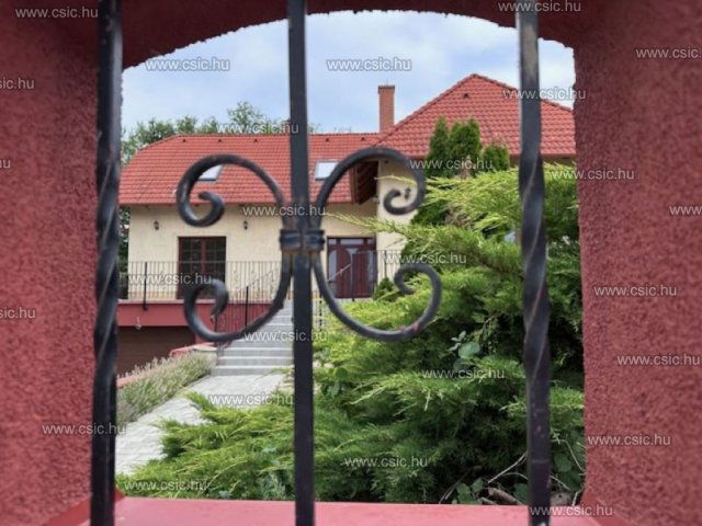 Eladó családi ház, Ürömön 229 M Ft, 5 szobás