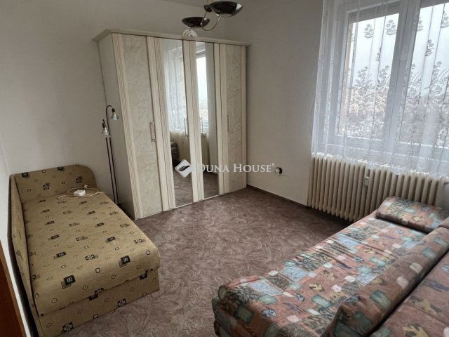 Eladó téglalakás, Dunaújvárosban 32.5 M Ft, 2 szobás