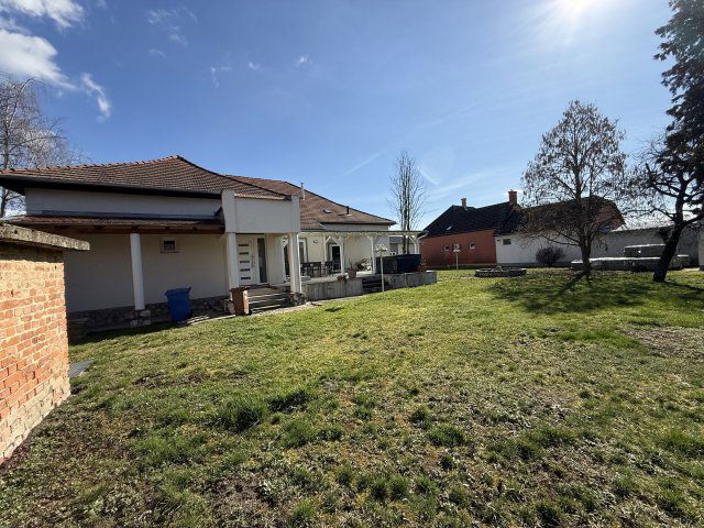 Eladó családi ház, Szentlőrincen 119 M Ft, 4+2 szobás