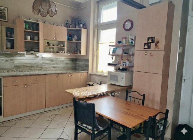 Eladó téglalakás, Budapesten, VIII. kerületben 72.9 M Ft