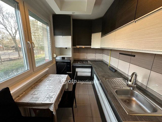 Eladó panellakás, Nyíregyházán 55 M Ft, 1+2 szobás