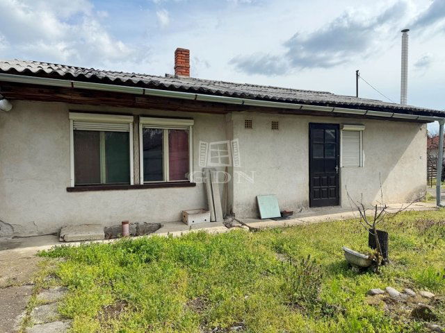 Eladó családi ház, Szigetszentmiklóson 45 M Ft, 2+3 szobás