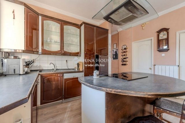 Eladó családi ház, Veresegyházon 157 M Ft, 6 szobás