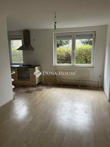 Eladó téglalakás, Mosonmagyaróváron 49.9 M Ft, 3 szobás