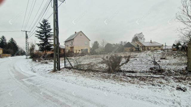 Eladó családi ház, Ácson 26.5 M Ft, 3 szobás