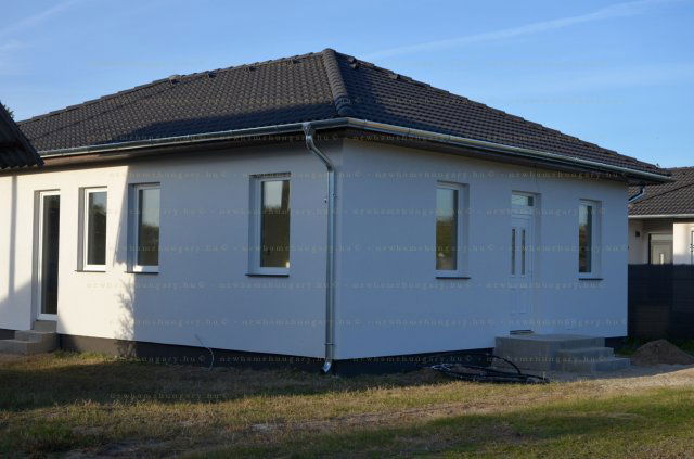 Eladó családi ház, Kecskeméten 59.9 M Ft, 5 szobás