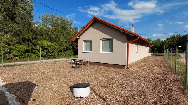 Eladó családi ház, Pákozdon 89.5 M Ft, 1+2 szobás