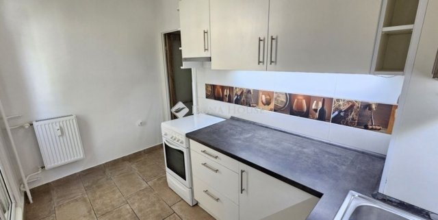Eladó panellakás, Pécsett 47.99 M Ft, 2 szobás