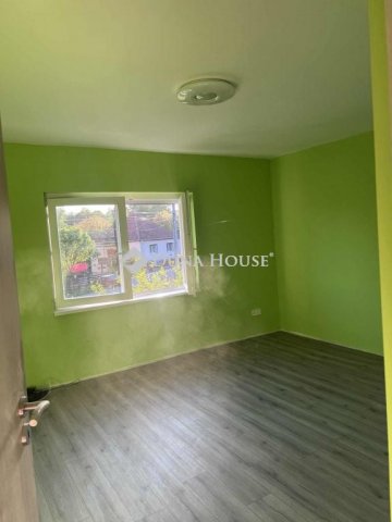 Eladó családi ház, Úrin, Fő utcában 99.9 M Ft, 4 szobás