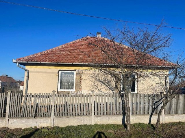 Eladó családi ház, Tápiógyörgyén 16 M Ft, 2 szobás