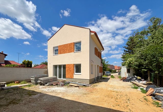 Eladó családi ház, Sárváron 99.9 M Ft, 5 szobás