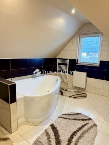 Eladó ikerház, Budapesten, XVIII. kerületben 130 M Ft, 4 szobás