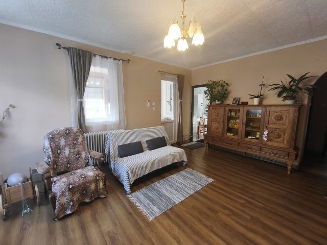 Eladó családi ház, Dunaföldváron 69.9 M Ft, 6 szobás