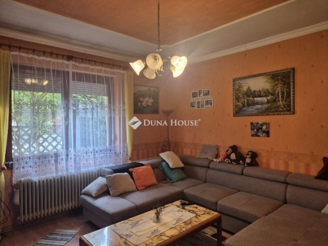 Eladó családi ház, Kistarcsán 109.9 M Ft, 4 szobás