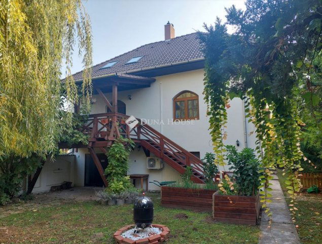 Eladó családi ház, Székesfehérvárott 175 M Ft, 6 szobás
