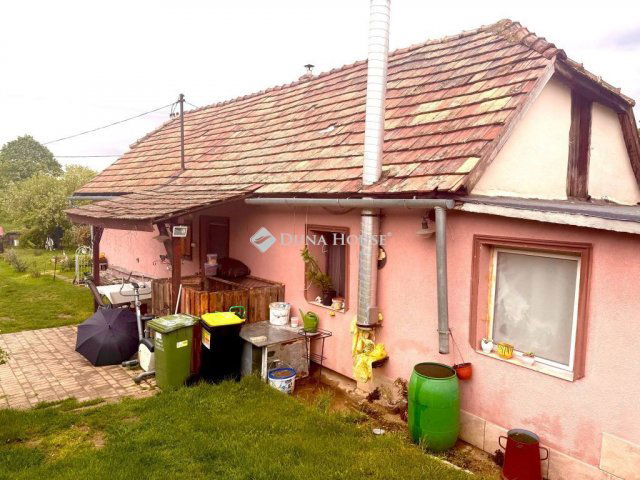 Eladó családi ház, Száron 41 M Ft, 2 szobás