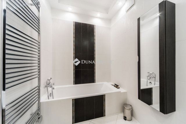 Eladó téglalakás, Budapesten, VI. kerületben 149 M Ft, 4 szobás