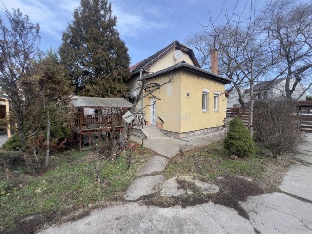 Eladó ikerház, Budapesten, III. kerületben 209.9 M Ft, 9 szobás