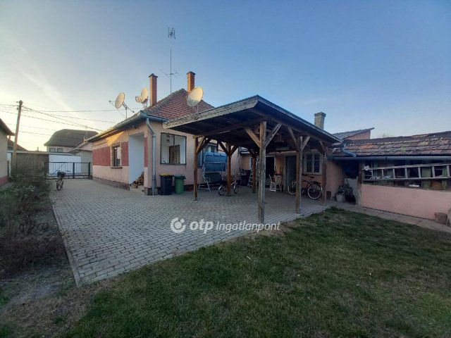 Eladó családi ház, Kalocsán 30 M Ft, 2+1 szobás