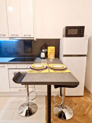Kiadó téglalakás, albérlet, VI. kerületben, Andrássy úton