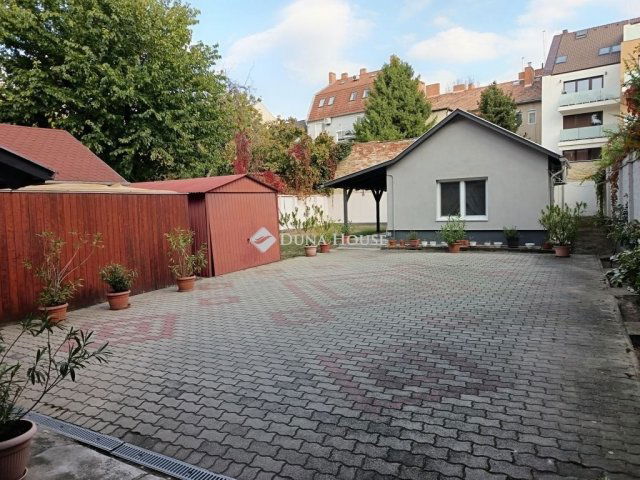 Eladó családi ház, Szegeden 269 M Ft, 6 szobás
