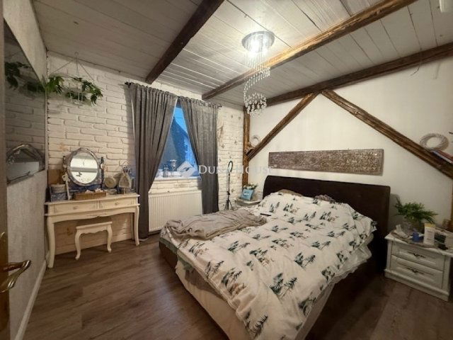 Eladó családi ház, Vecsésen 137.9 M Ft, 4 szobás