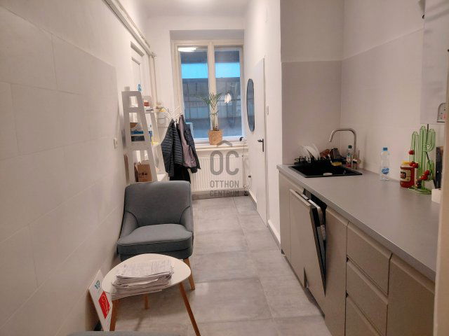 Eladó téglalakás, Budapesten, V. kerületben 95 M Ft, 1 szobás