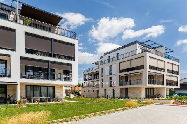 Eladó téglalakás, Balatonkenesén 135 M Ft, 3 szobás