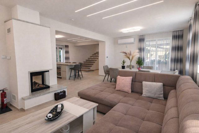 Eladó családi ház, Győrött 183.5 M Ft, 4 szobás