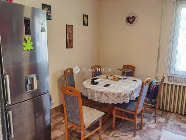 Eladó családi ház, Csákváron 39.5 M Ft, 3 szobás