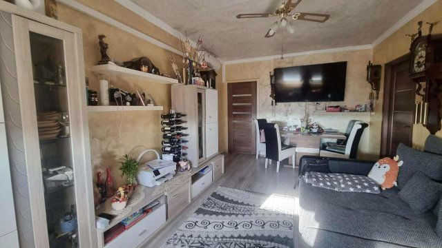 Eladó panellakás, Szegeden 62.5 M Ft, 2+1 szobás