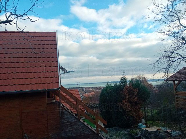 Eladó nyaraló, Balatonfüreden 107 M Ft, 2 szobás