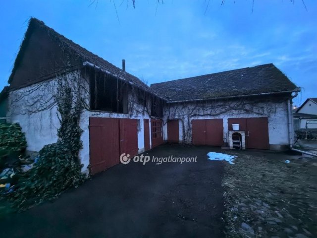 Eladó téglalakás, Hajdúböszörményen 65 M Ft, 3 szobás