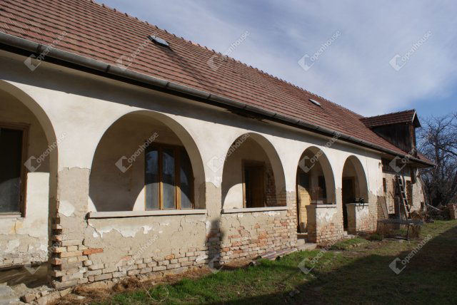 Eladó családi ház, Székesfehérvárott 65 M Ft, 5 szobás