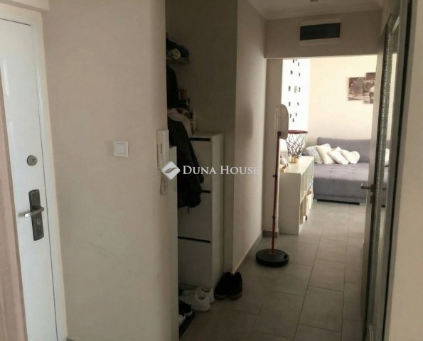 Eladó téglalakás, Pécsett 55.9 M Ft, 3 szobás