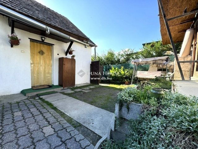Eladó családi ház, Szentendrén 99.999 M Ft, 4 szobás