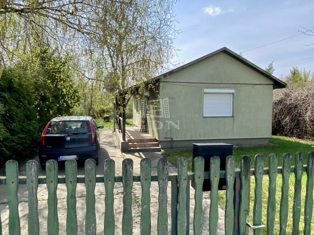 Eladó nyaraló, Ráckevén 37.8 M Ft, 2 szobás