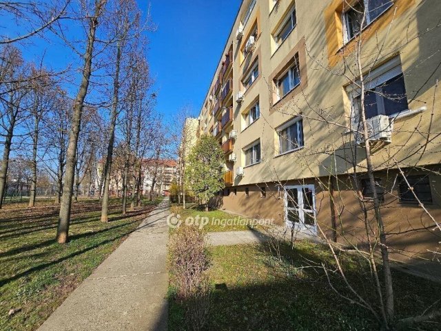 Eladó téglalakás, Budapesten, XV. kerületben 63.9 M Ft, 2 szobás