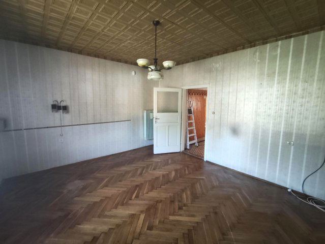 Eladó családi ház, Komáromban 69.99 M Ft, 3 szobás